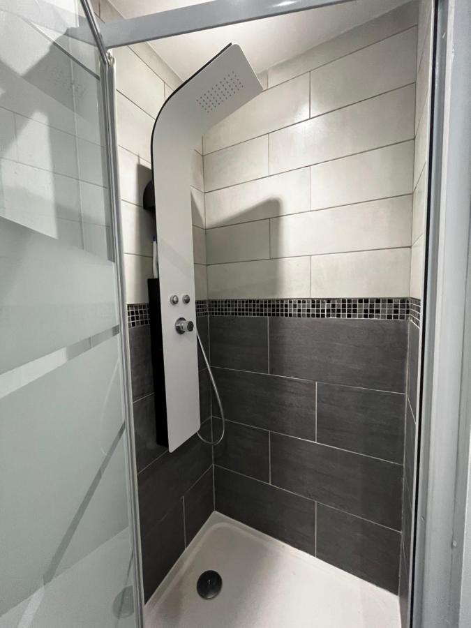 Charmant 2 Pieces Avec Terrasse Proche Centre Ville - Parking Gratuit A Proximite Λούρδη Εξωτερικό φωτογραφία