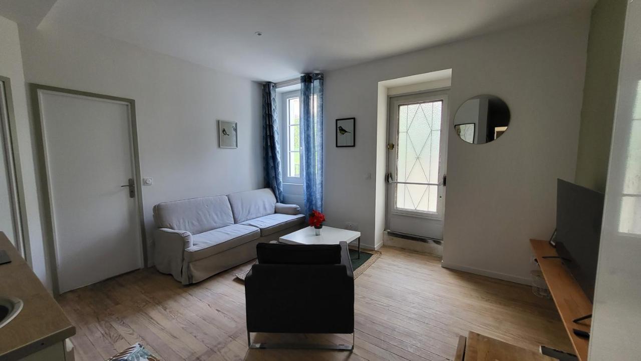 Charmant 2 Pieces Avec Terrasse Proche Centre Ville - Parking Gratuit A Proximite Λούρδη Εξωτερικό φωτογραφία